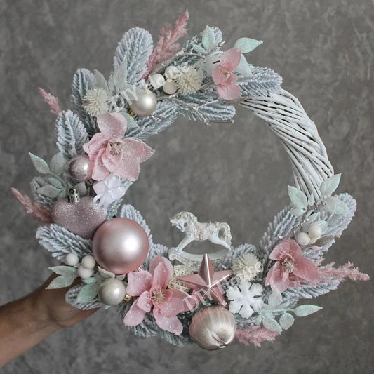 Pacote de 1 Wreath de Natal Rosa e Branco DIY: Ramo de Pinheiro Artificial com Neve, Decoração para Porta/Árvore de Natal, Enfeites de Natal, Decoração de Mesa para o Natal.